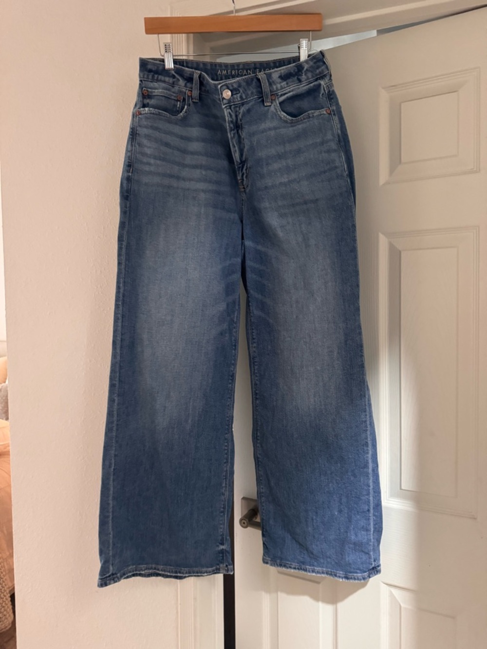 American Eagle Outfitters Light Blue Wide-Leg Jeans - Picture 2 of 3